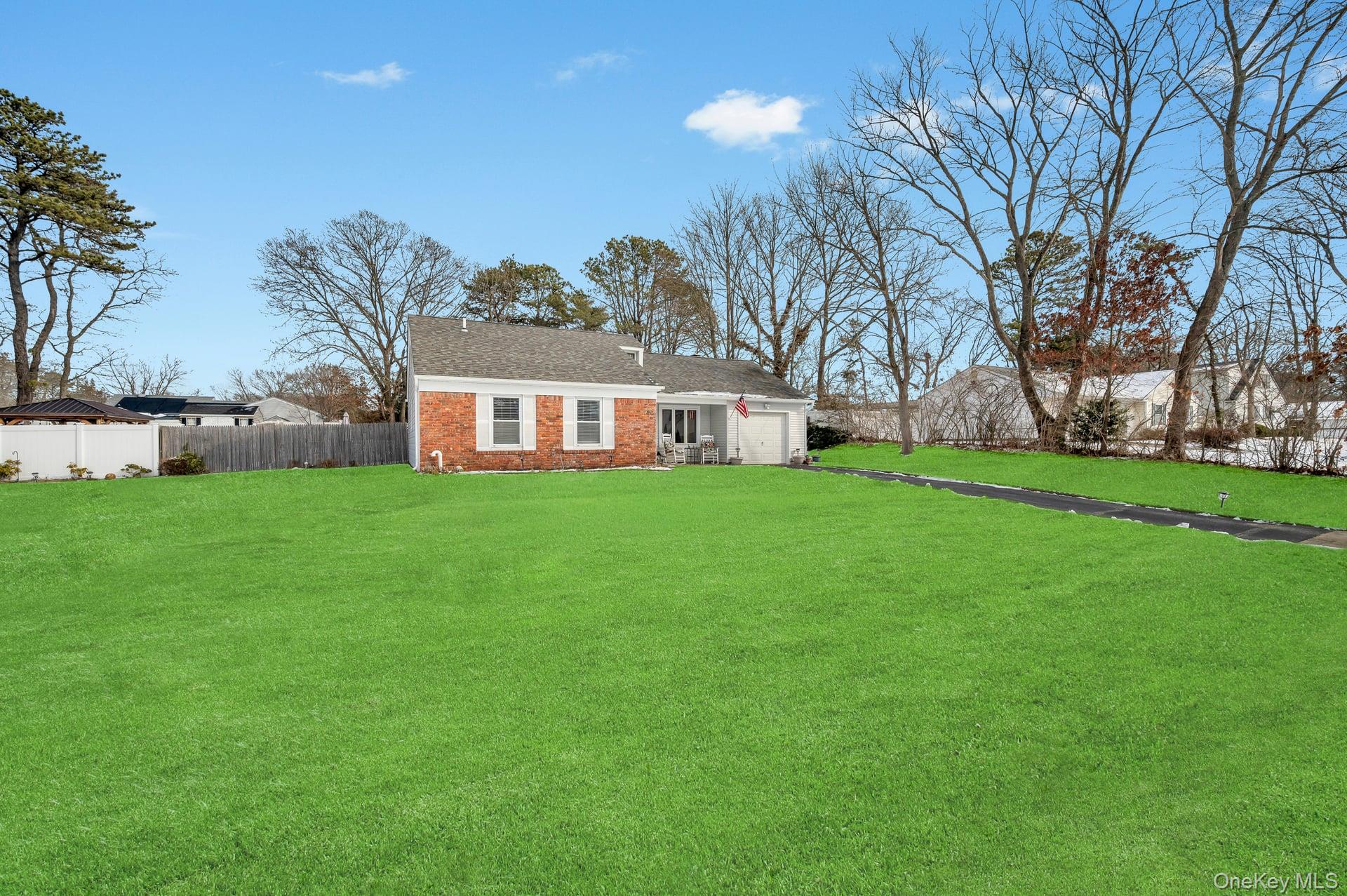 17 Groton Lane, Coram, NY 11727