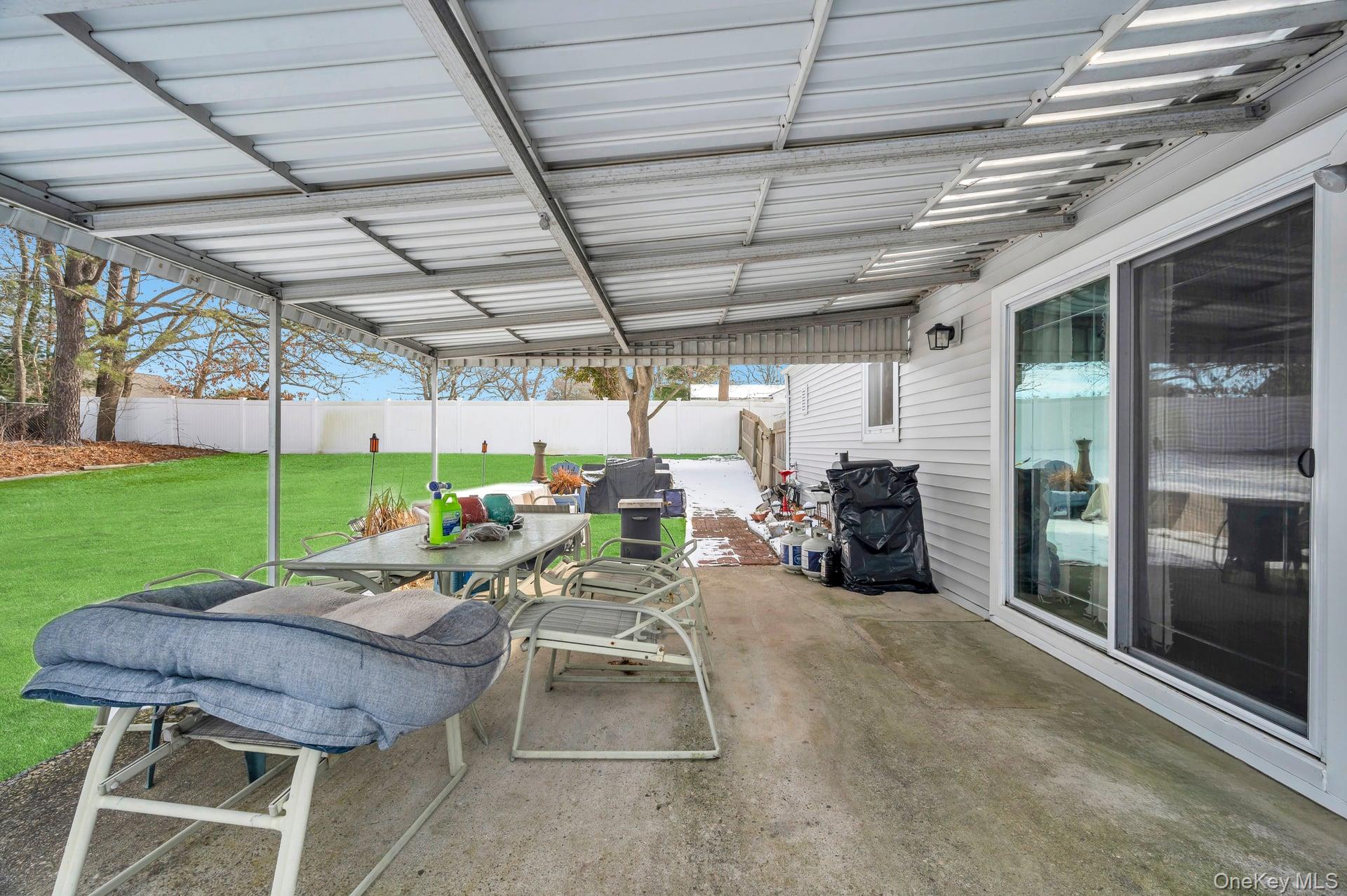 17 Groton Lane, Coram, NY 11727