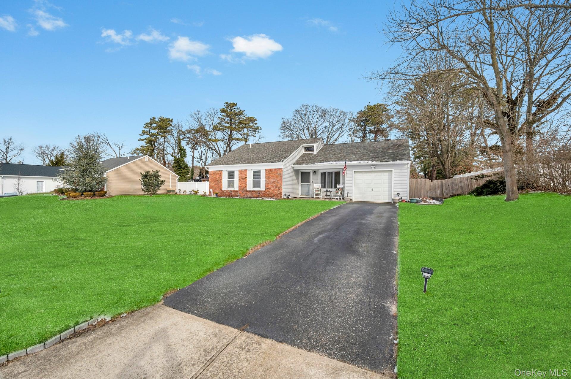 17 Groton Lane, Coram, NY 11727