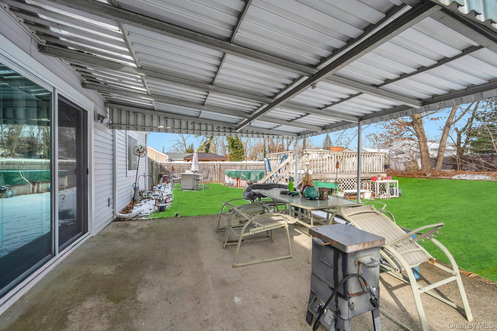 17 Groton Lane, Coram, NY 11727