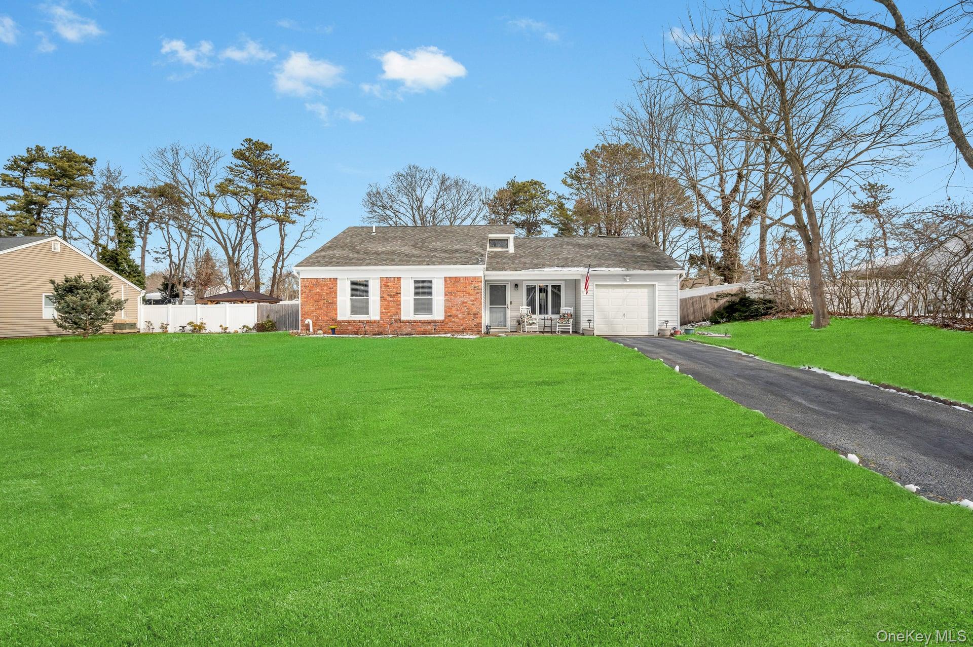 17 Groton Lane, Coram, NY 11727