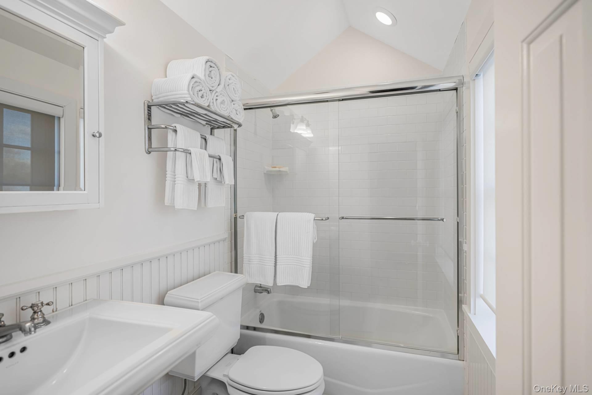 17 W Pond Drive, Bridgehampton, NY 11787