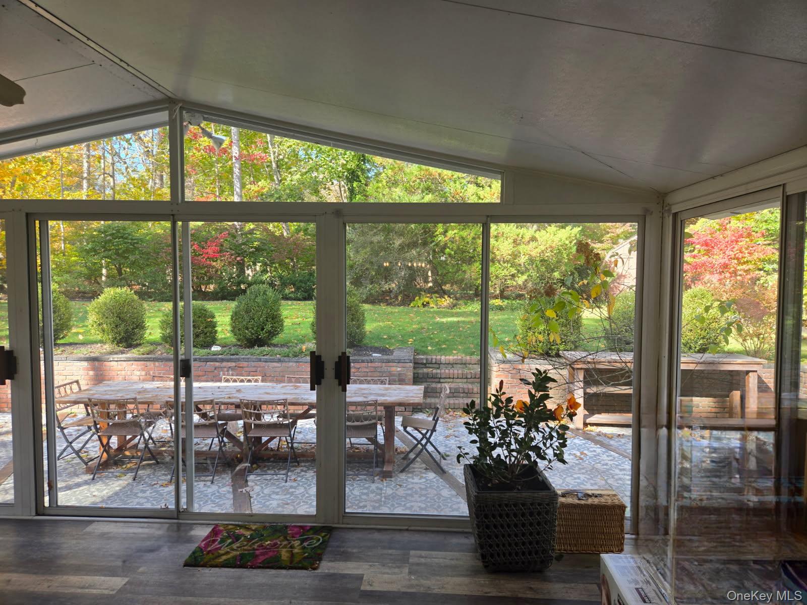 7 Flamingo Drive, Smithtown, NY 11787