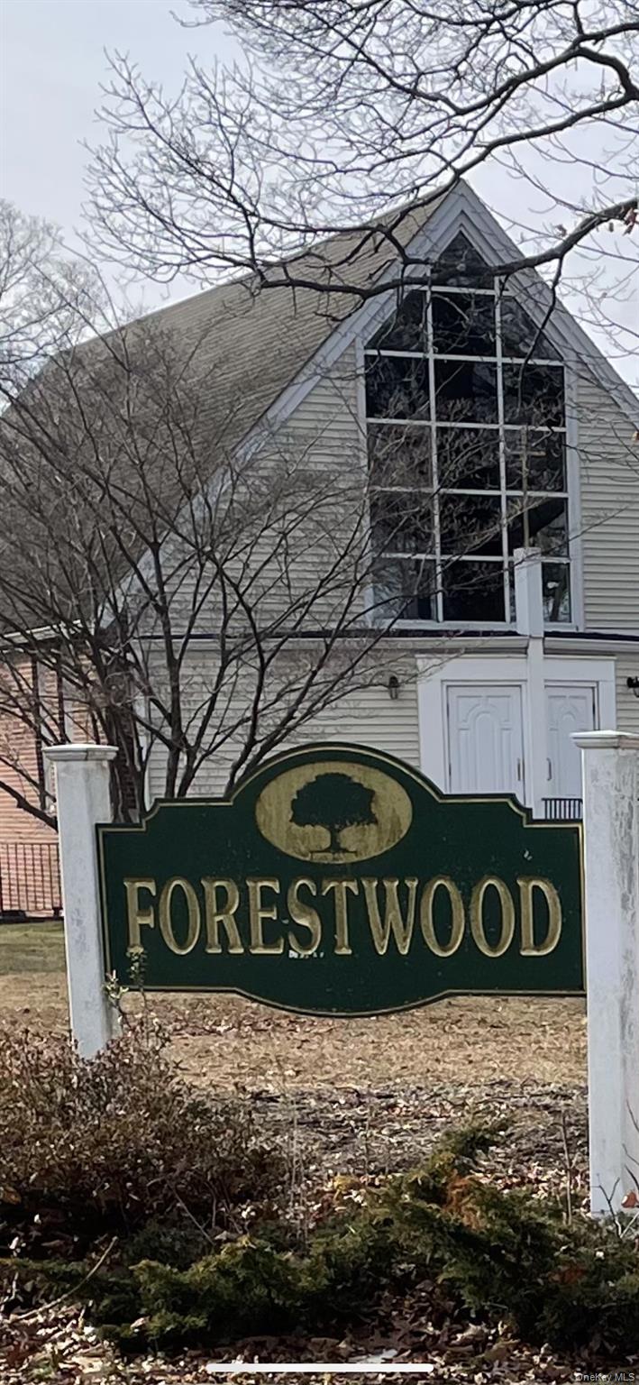 7 Flamingo Drive, Smithtown, NY 11787