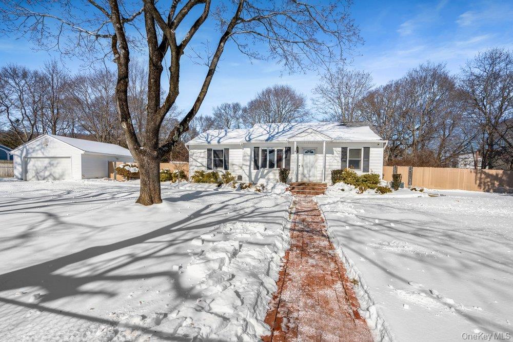 105 Greenport Avenue, Medford, NY 11763