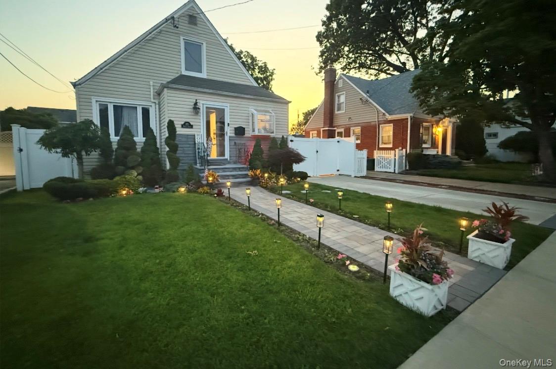 215 Monroe Street, Franklin Square, NY 11010