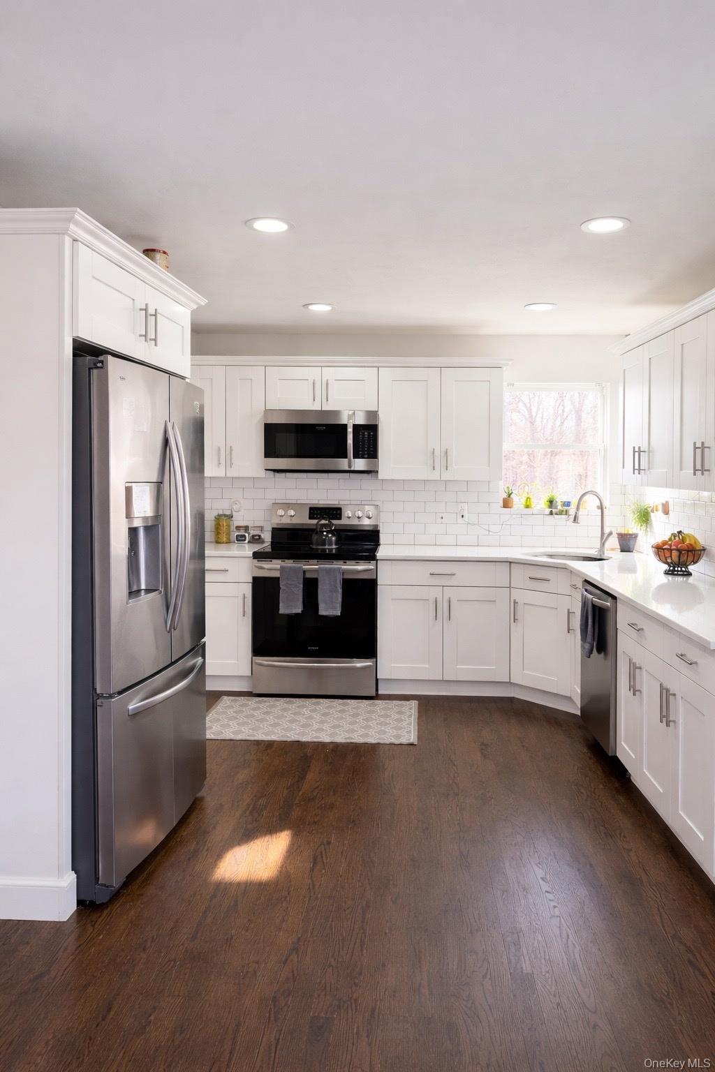 10 Silver Court, Ridge, NY 11961