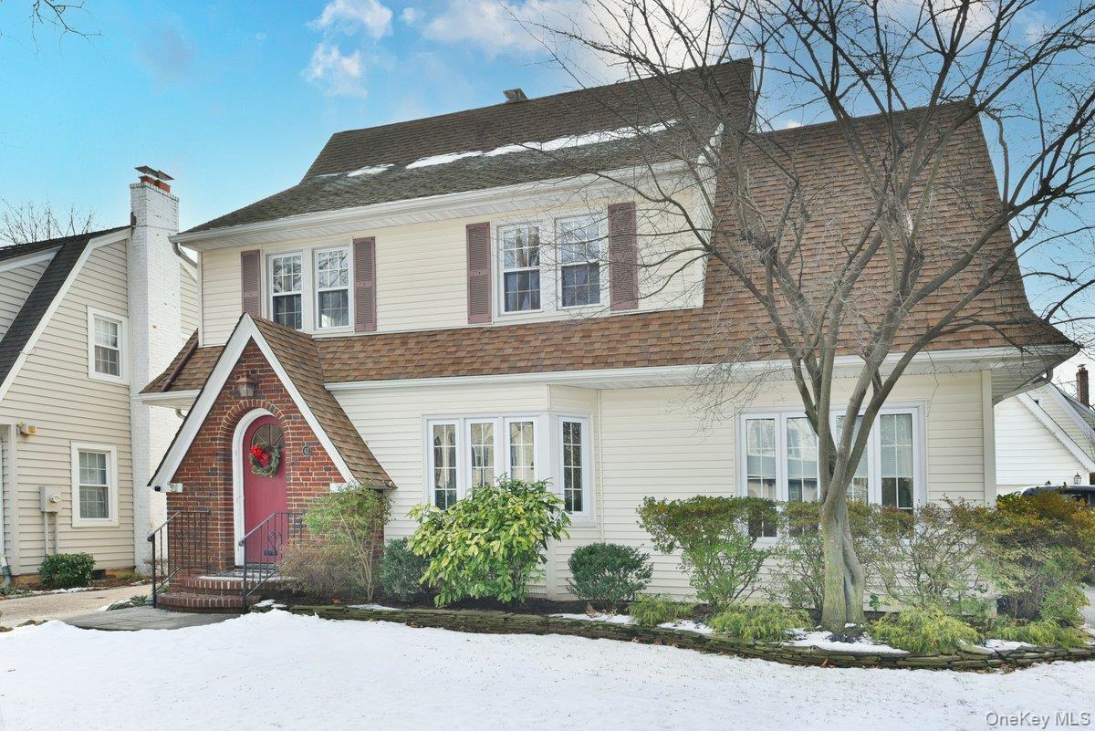 62 Hudson Road, Floral Park, NY 11001