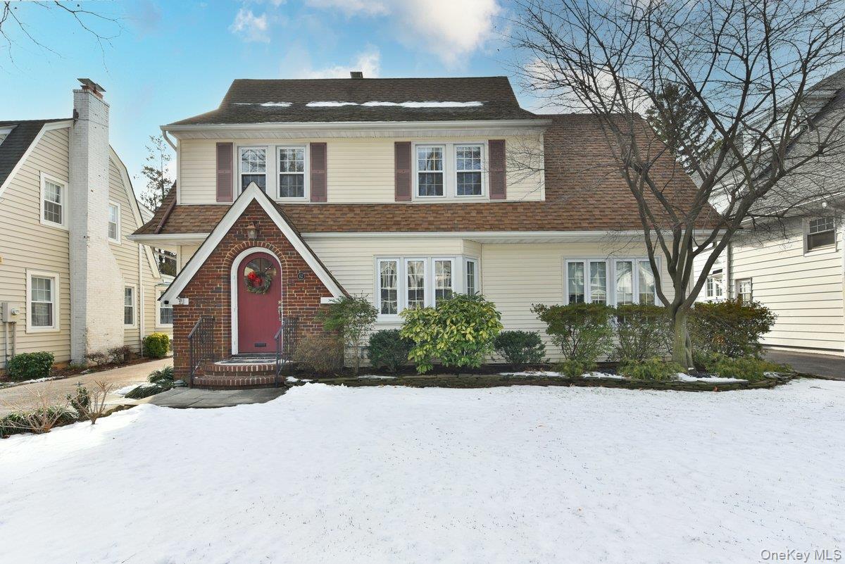 62 Hudson Road, Floral Park, NY 11001