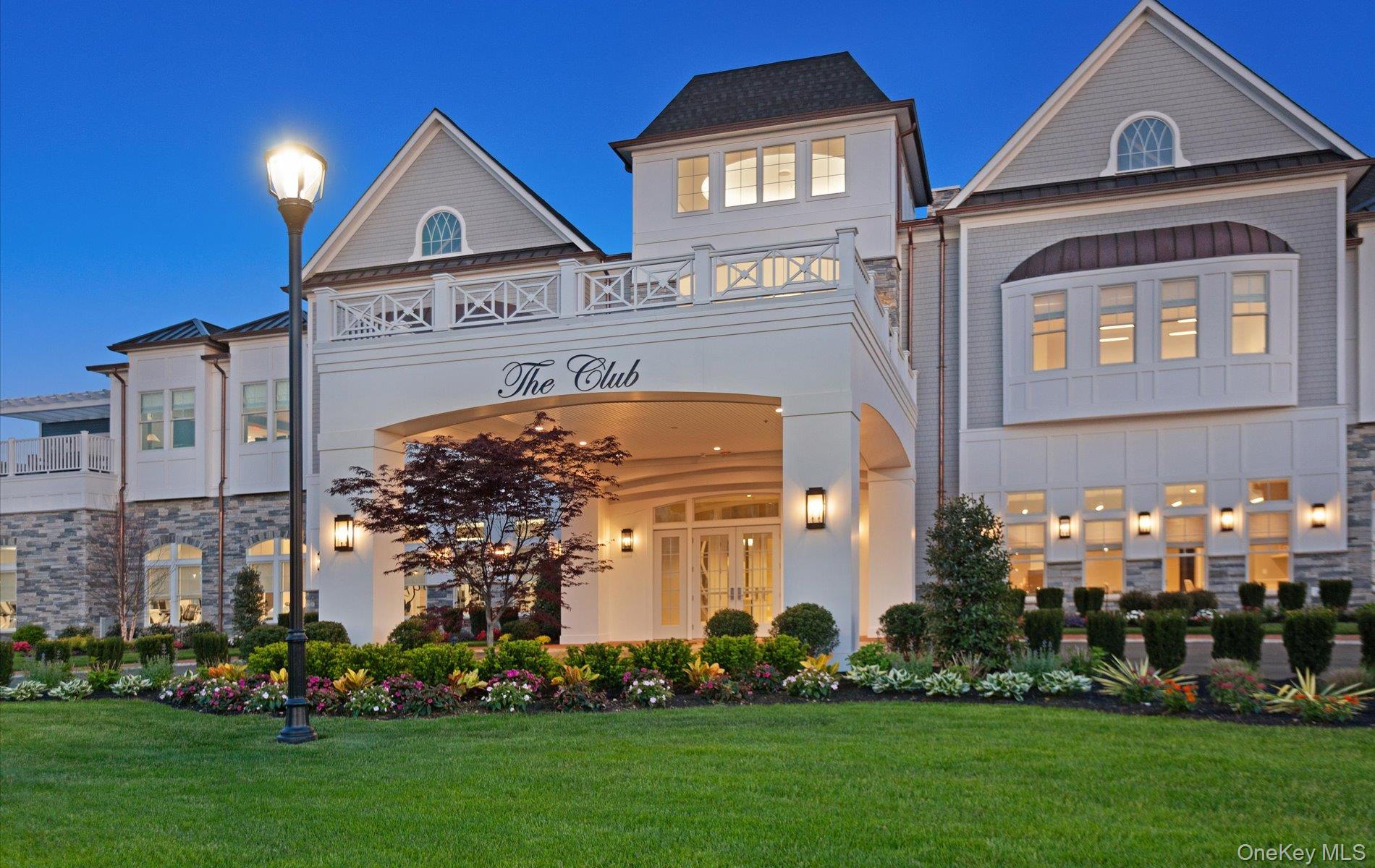 28301 Spruce Pond Circle, Plainview, NY 11803