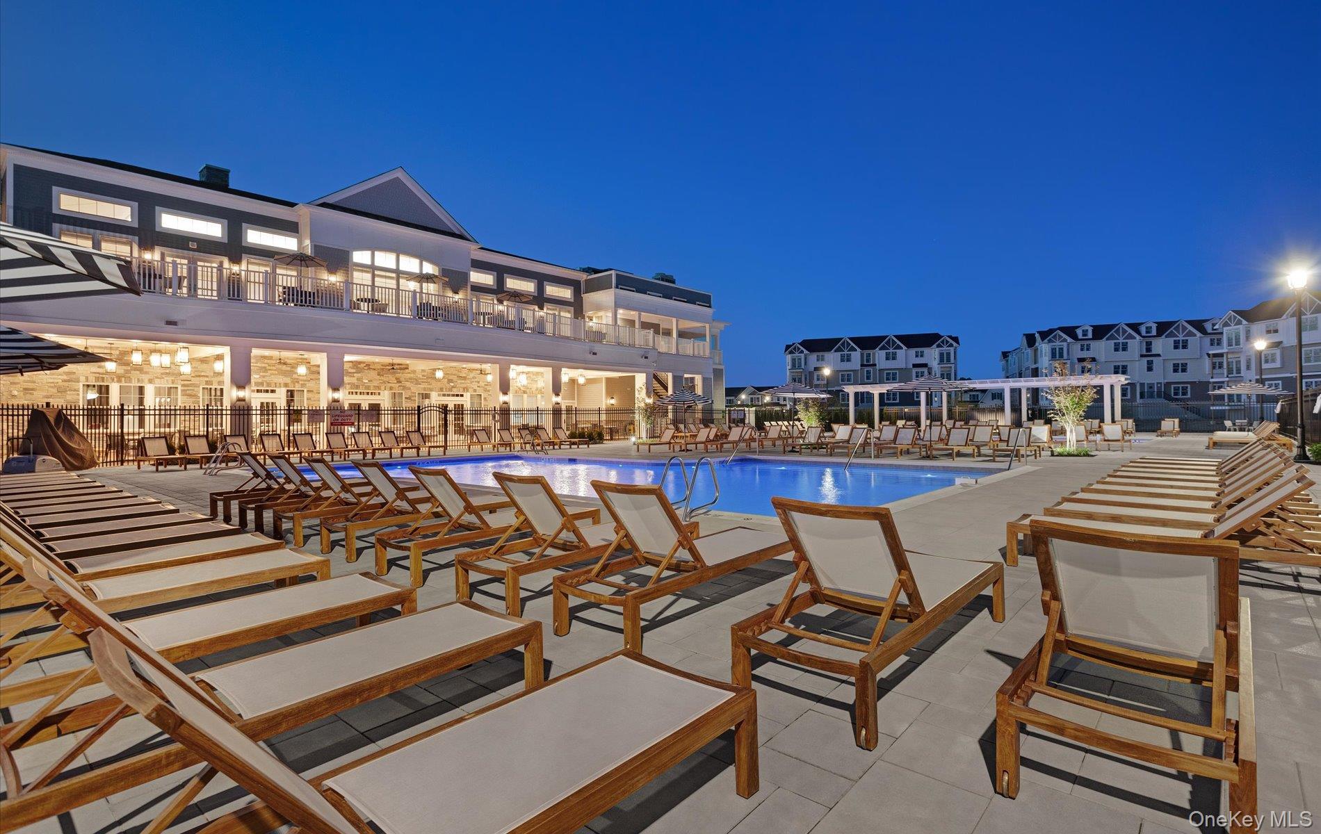 28301 Spruce Pond Circle, Plainview, NY 11803