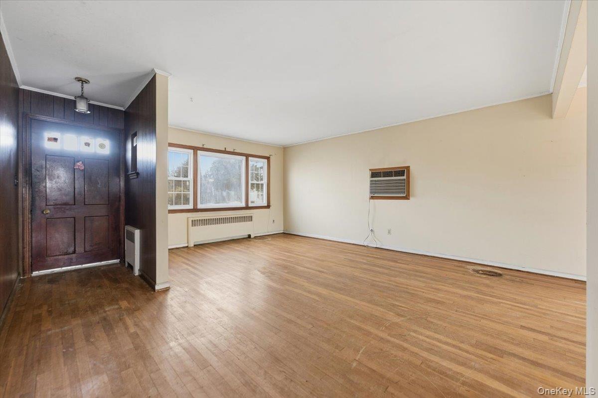 2 McLeod Street, Massapequa Park, NY 11762