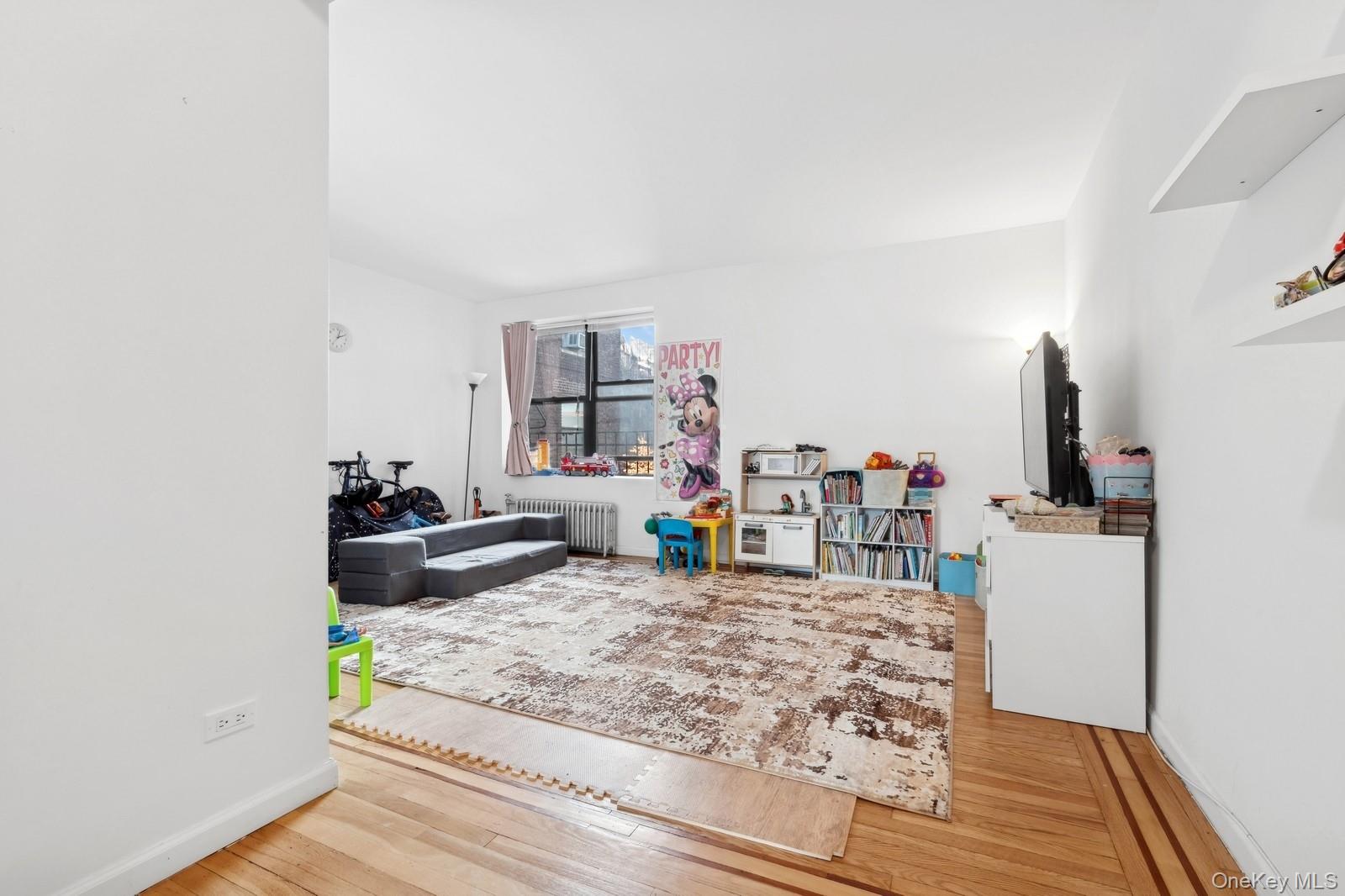 7234 Austin Street # D11, Forest Hills, NY 11375