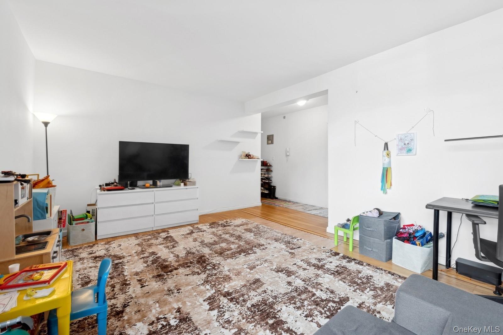 7234 Austin Street # D11, Forest Hills, NY 11375