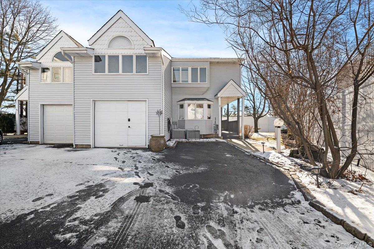 1 Windsor Court, Amityville, NY 11701