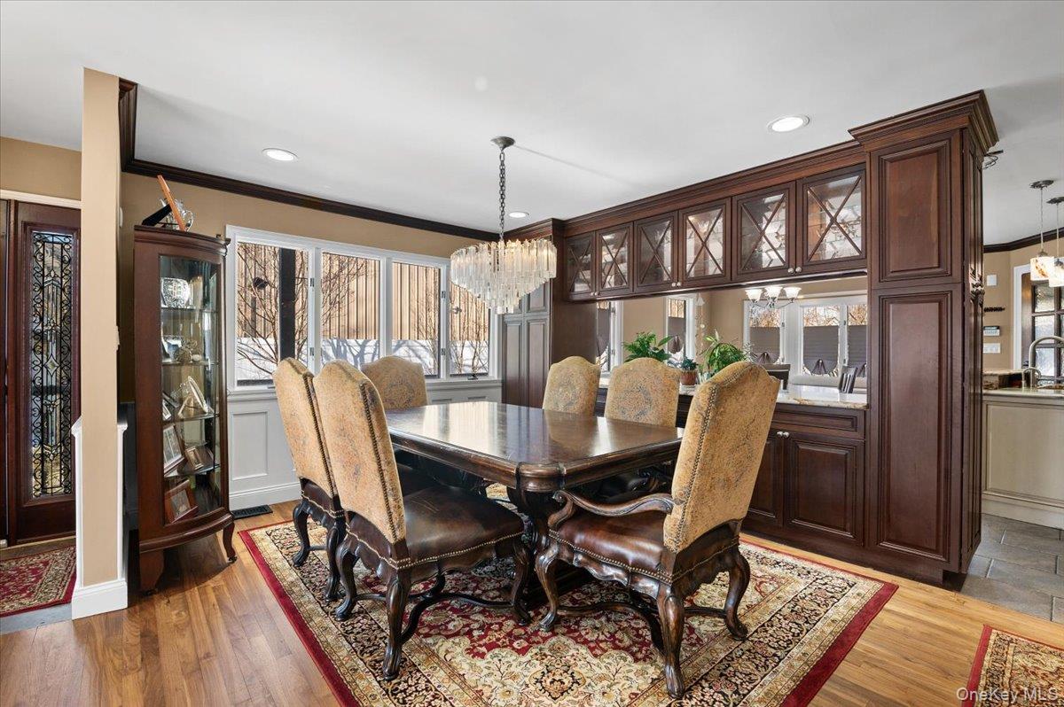 1 Windsor Court, Amityville, NY 11701