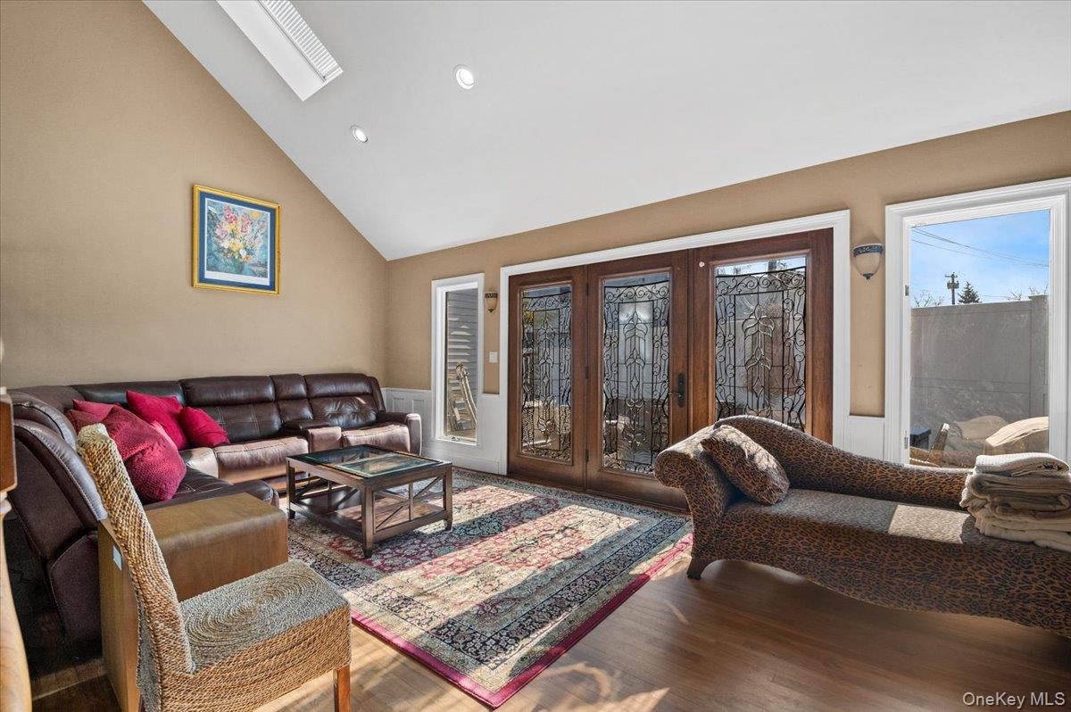 1 Windsor Court, Amityville, NY 11701