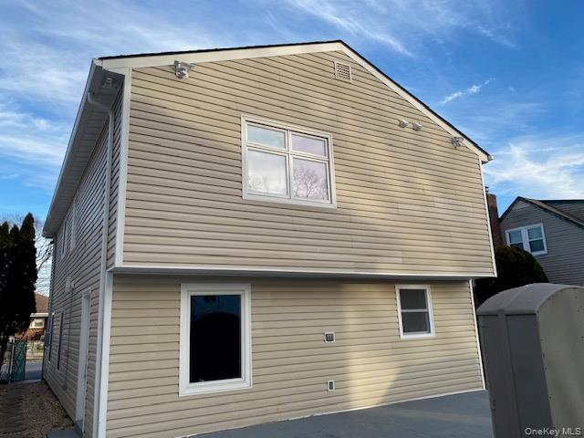 275 Beachview Street, Copiague, NY 11726