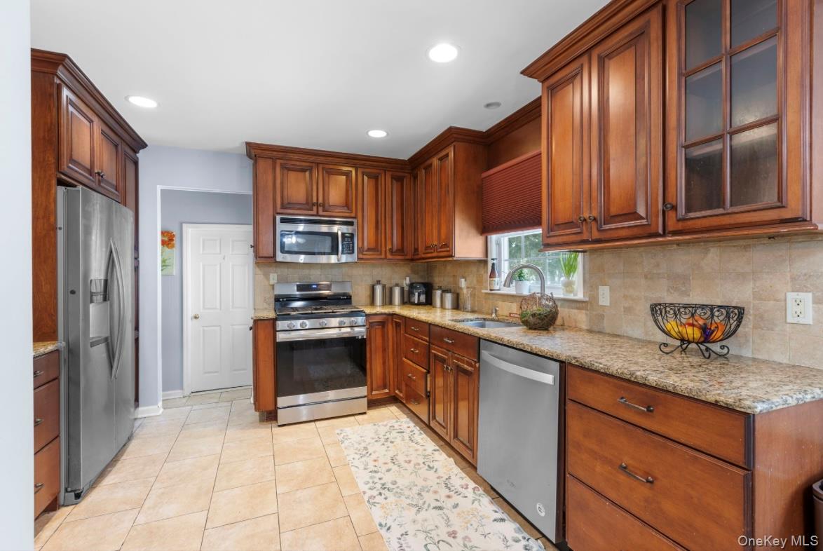 18 Moreland Road, New City, NY 10956