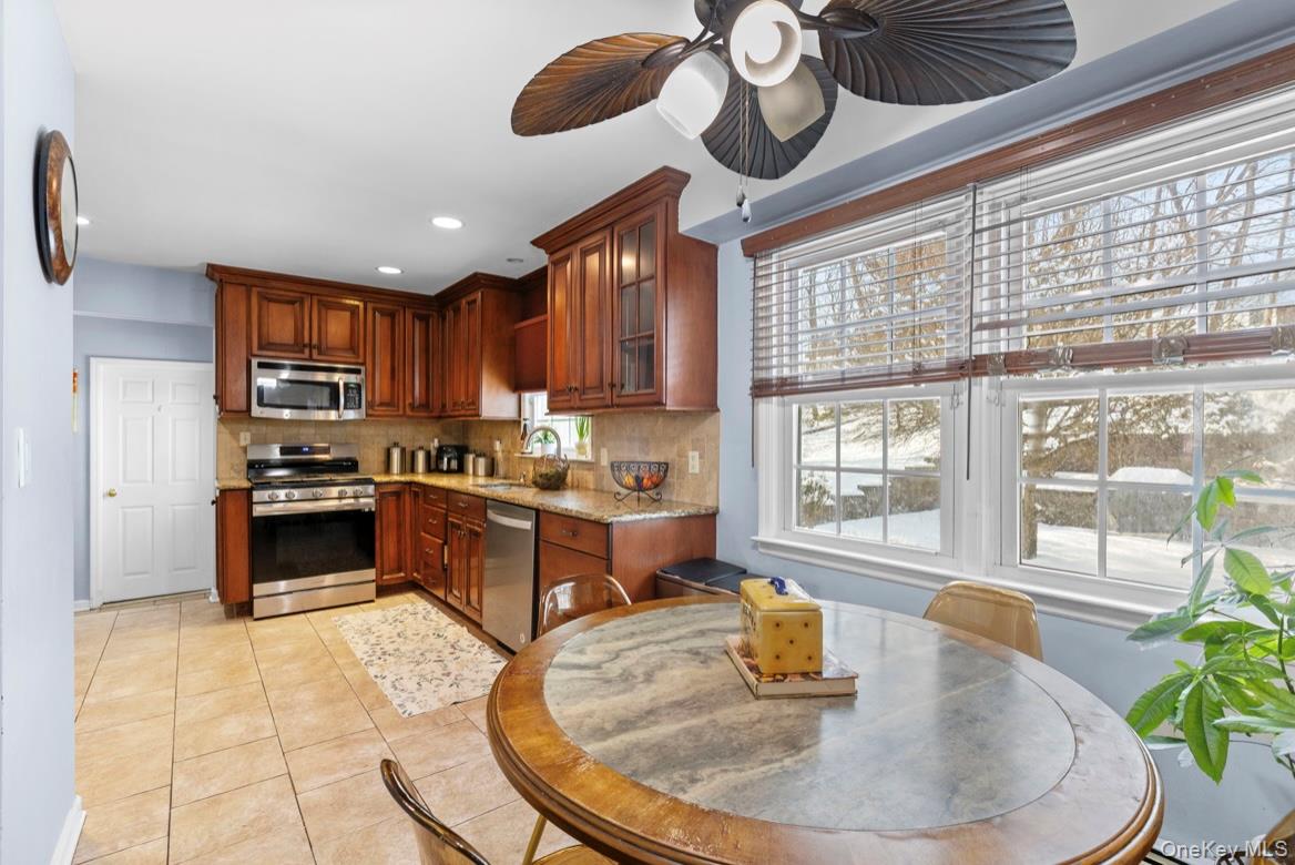 18 Moreland Road, New City, NY 10956