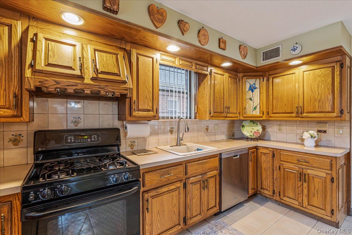 150-38 24th Avenue, Whitestone, NY 11357