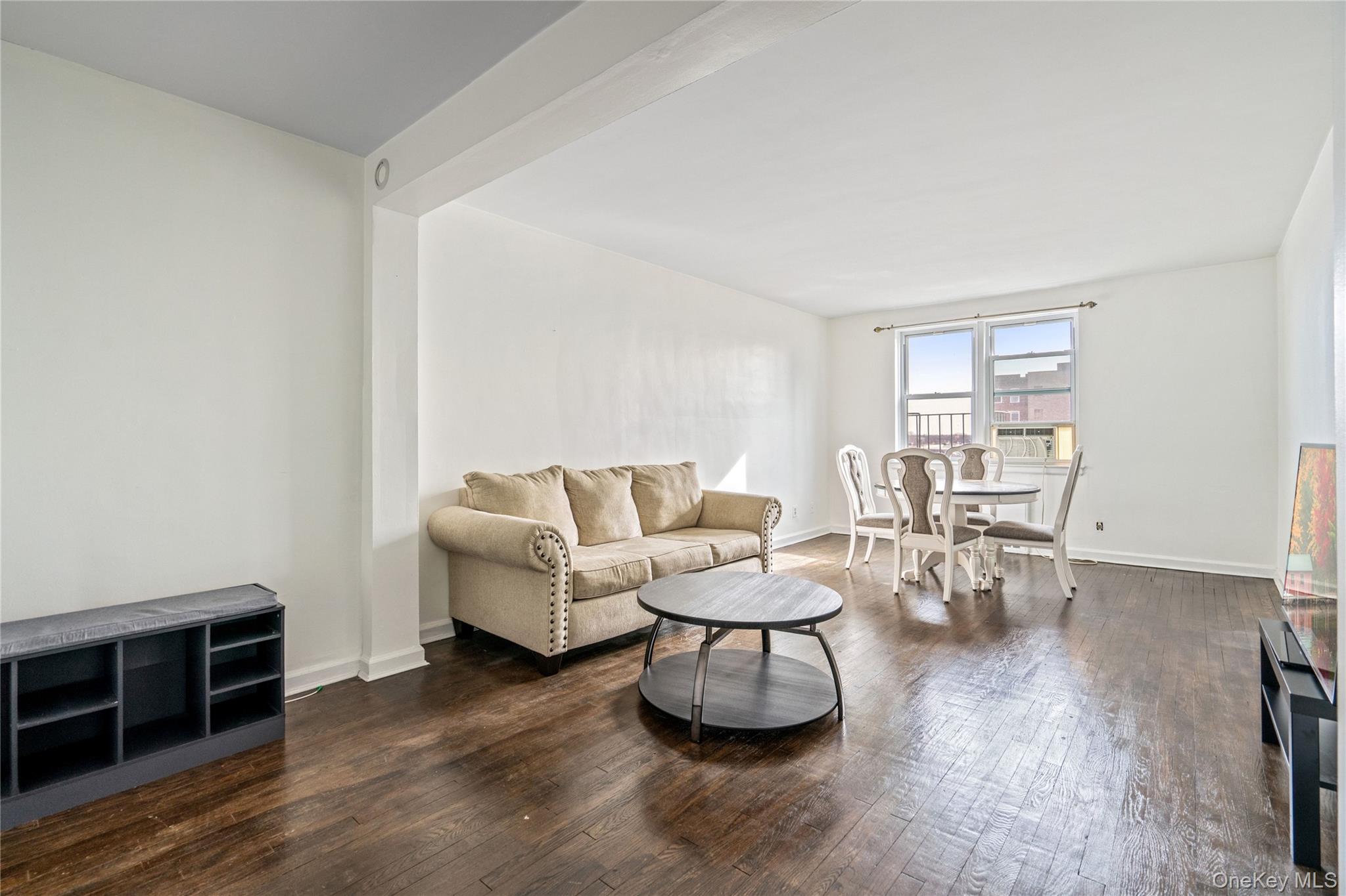 24 Mulford Place # 4B, Hempstead, NY 11550