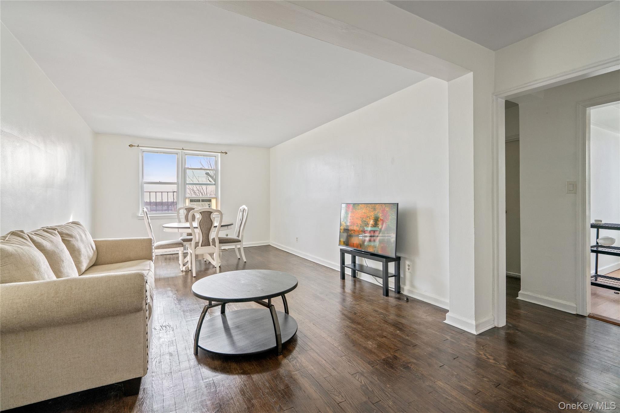 24 Mulford Place # 4B, Hempstead, NY 11550