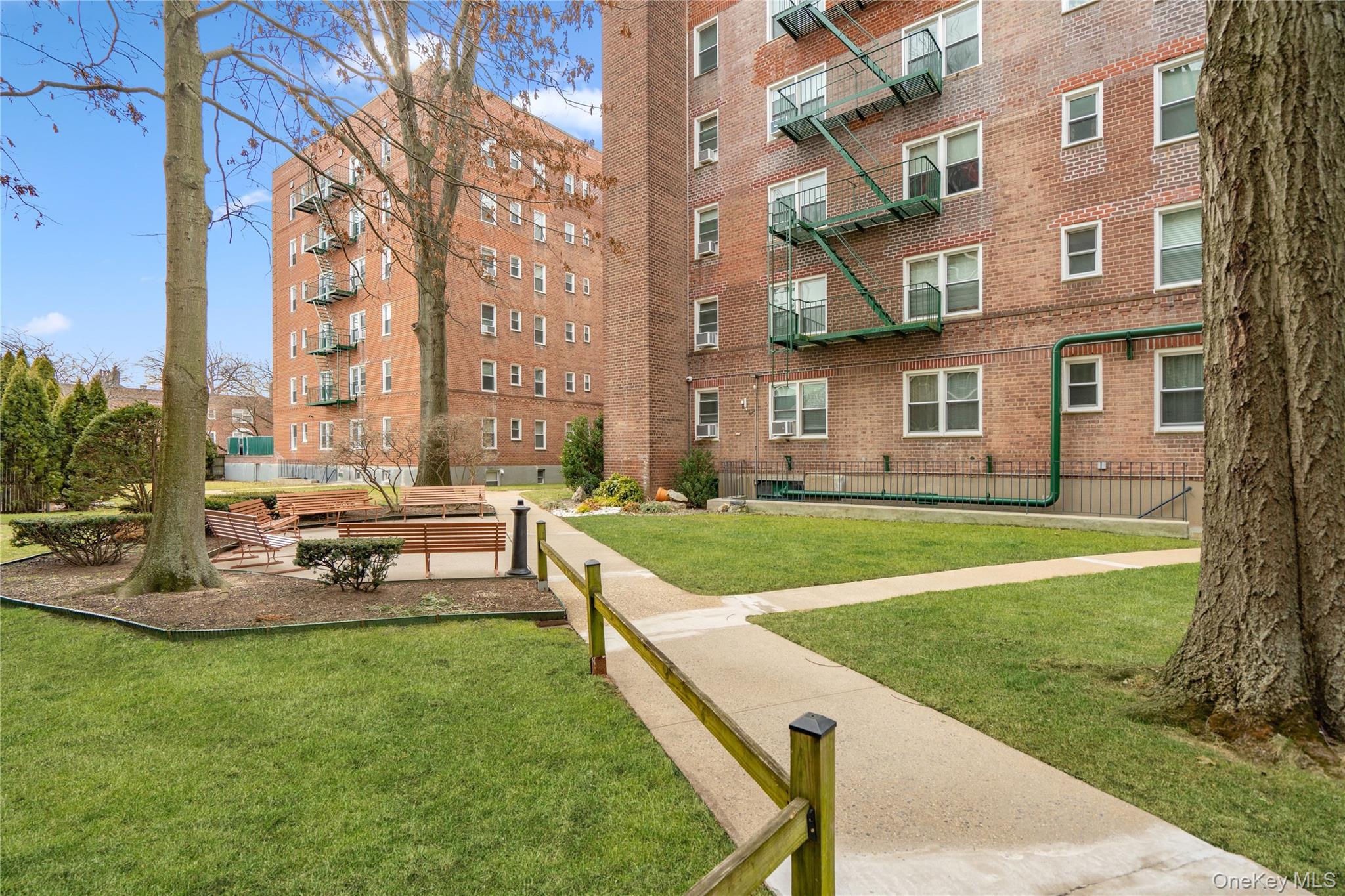 24 Mulford Place # 4B, Hempstead, NY 11550