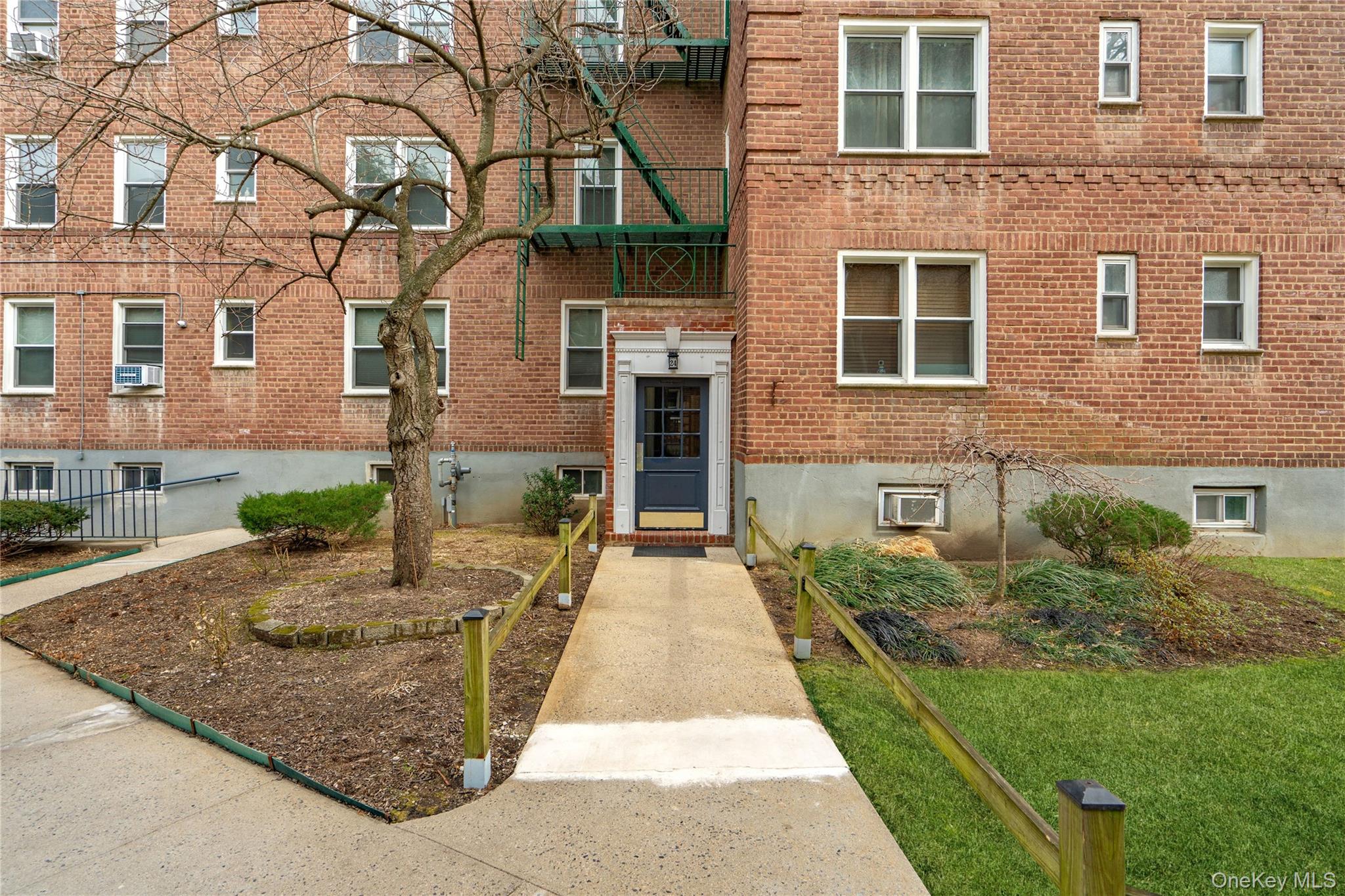 24 Mulford Place # 4B, Hempstead, NY 11550