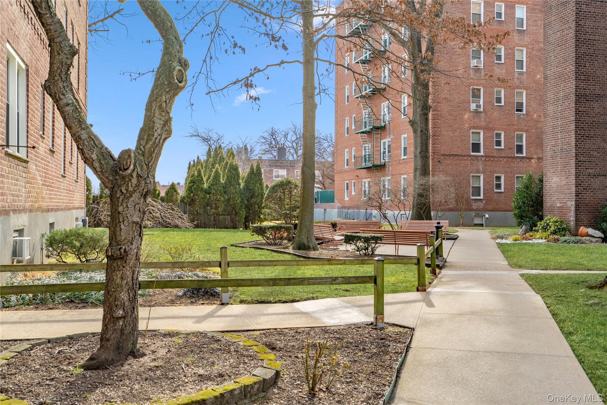 24 Mulford Place # 4B, Hempstead, NY 11550