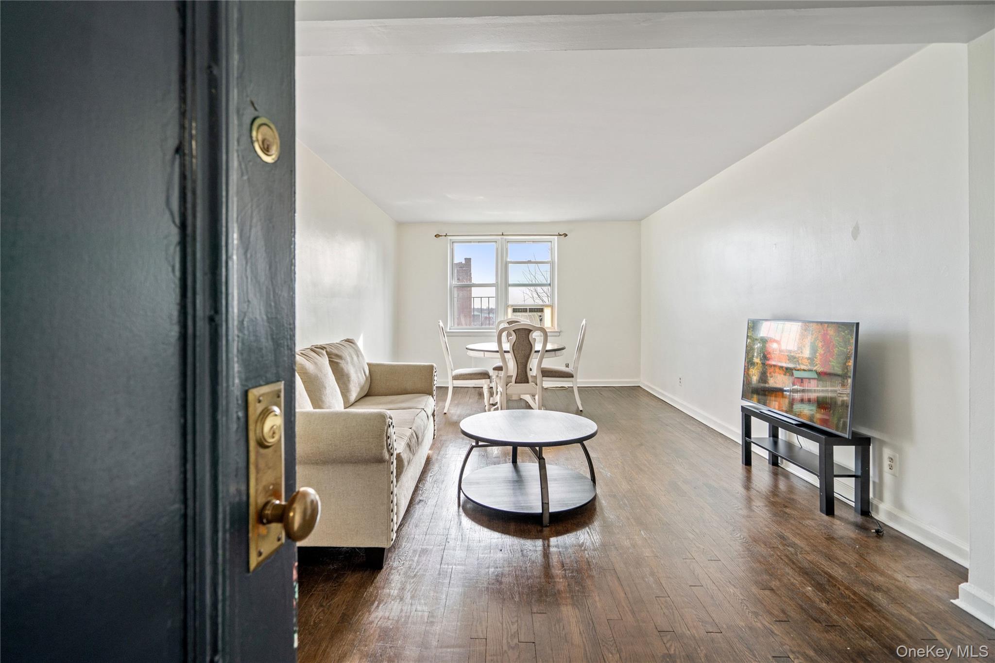 24 Mulford Place # 4B, Hempstead, NY 11550