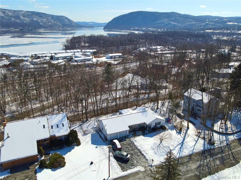 6 Barclay Road, New Windsor, NY 12553