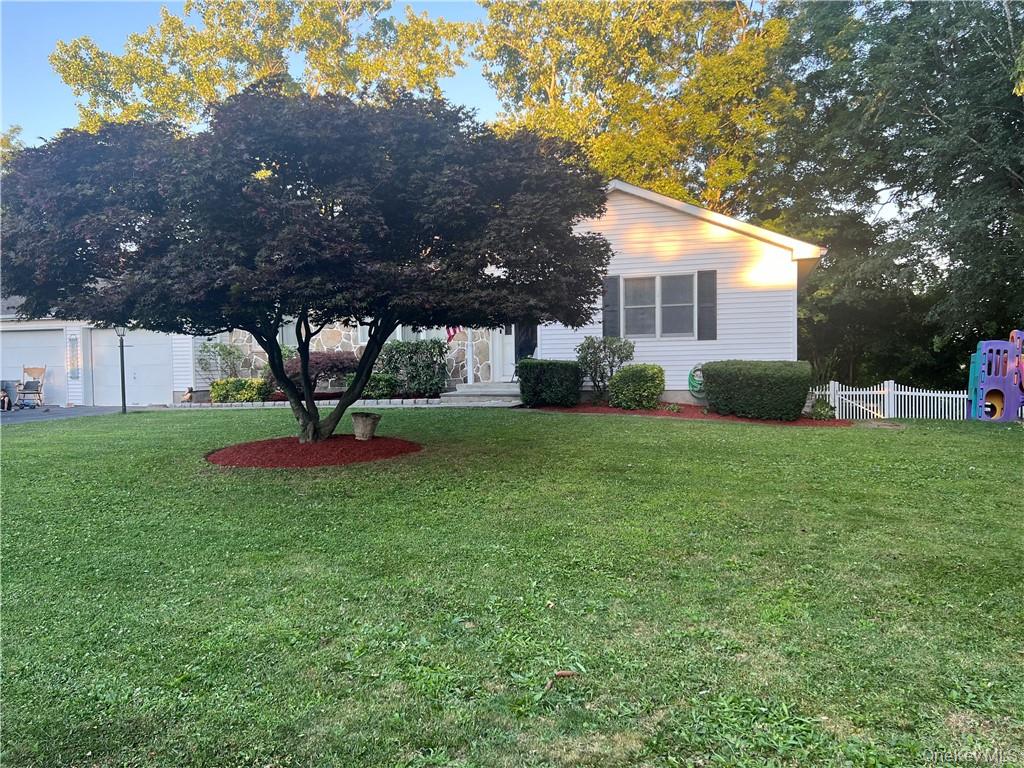 6 Barclay Road, New Windsor, NY 12553