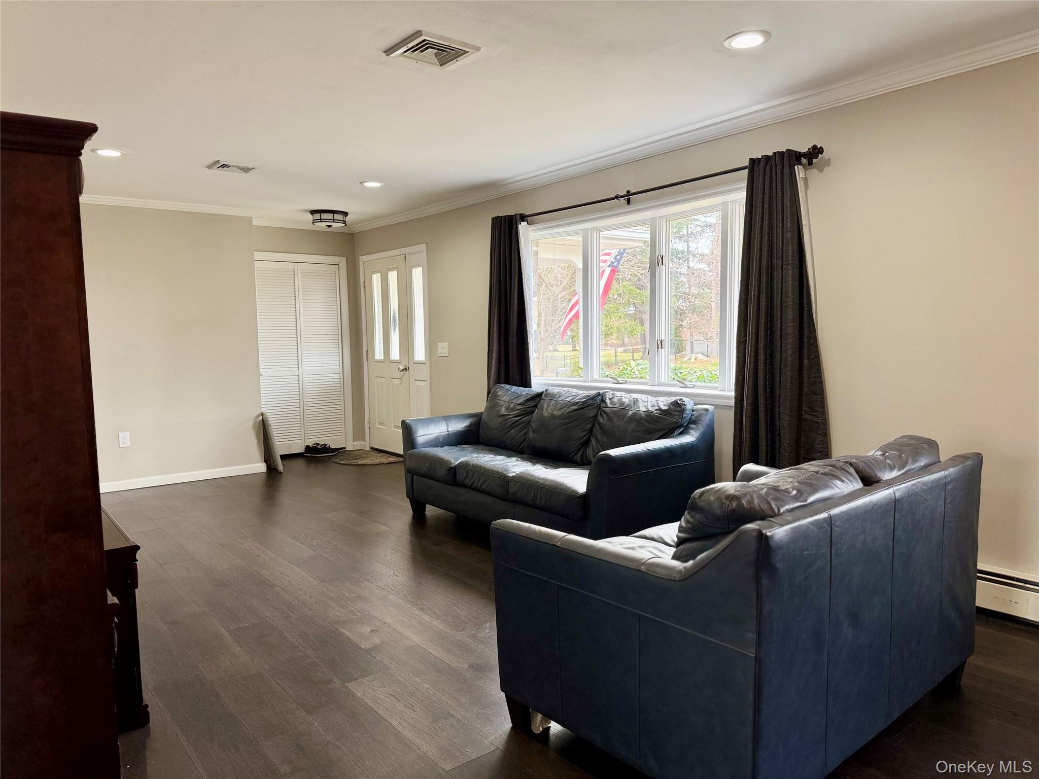 6 Barclay Road, New Windsor, NY 12553