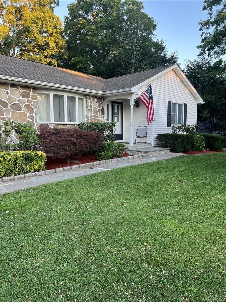 6 Barclay Road, New Windsor, NY 12553