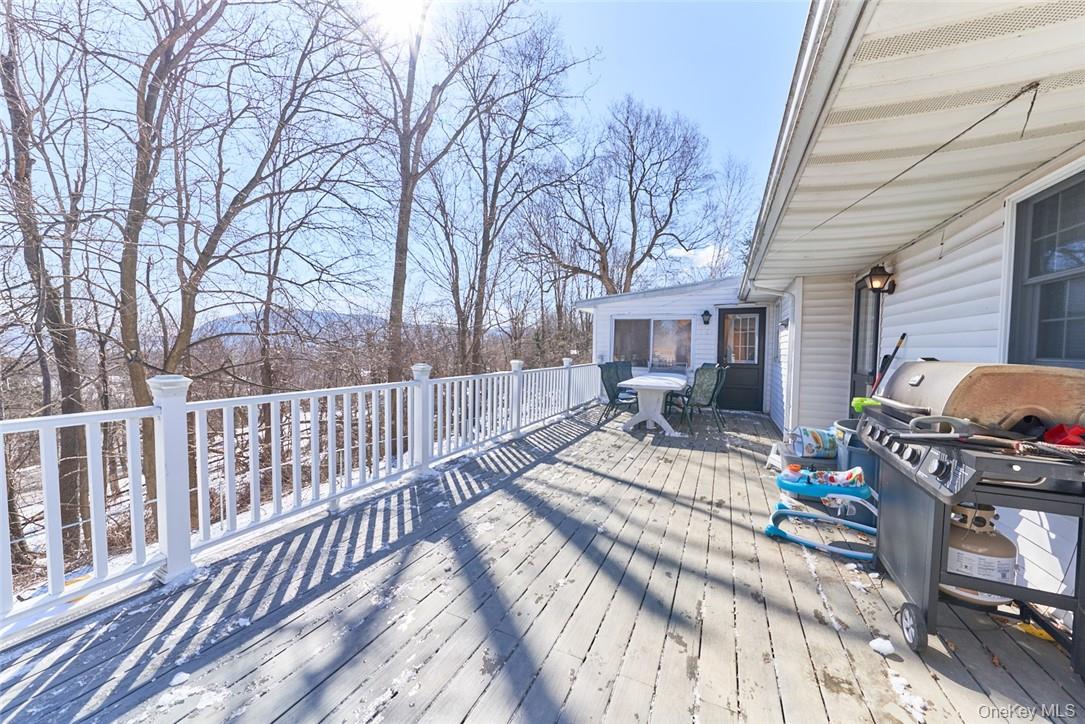 6 Barclay Road, New Windsor, NY 12553