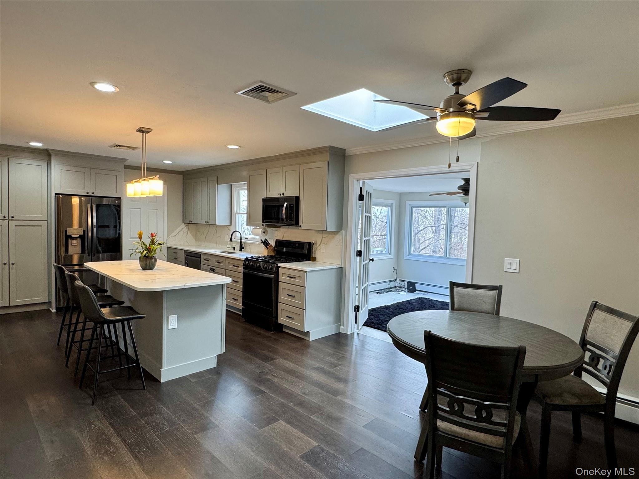 6 Barclay Road, New Windsor, NY 12553