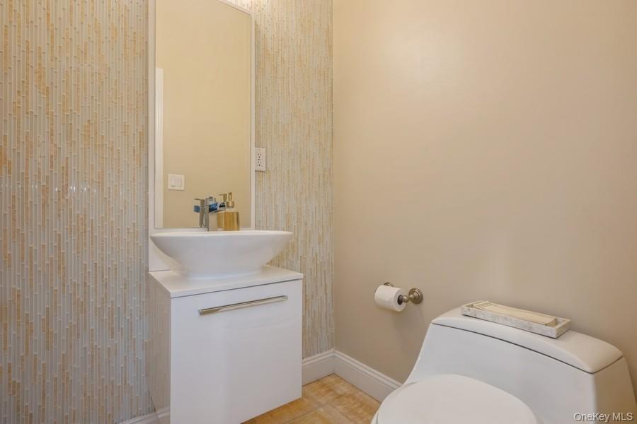 26 The Hemlocks, Roslyn Estates, NY 11576