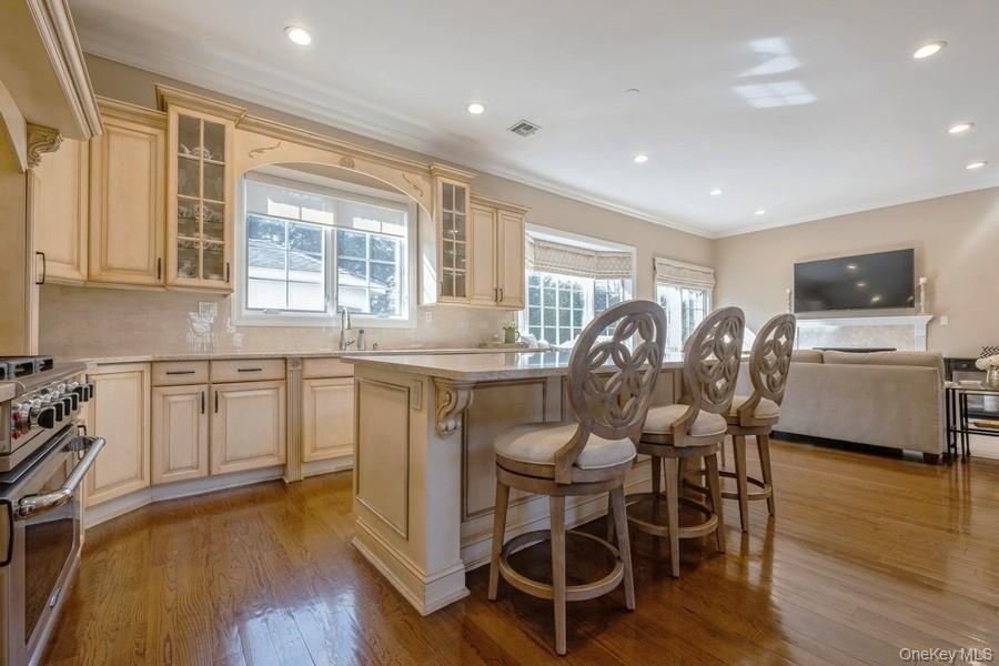 26 The Hemlocks, Roslyn Estates, NY 11576