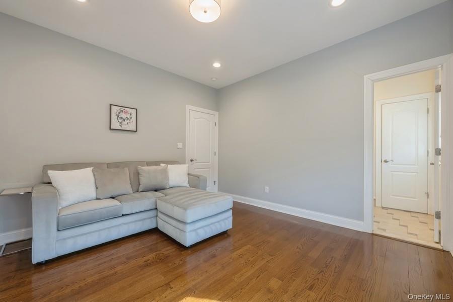 26 The Hemlocks, Roslyn Estates, NY 11576