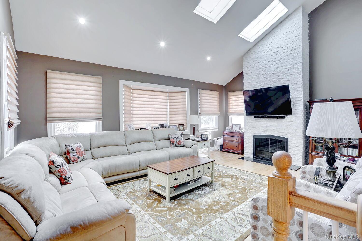 44 Washington Circle, New City, NY 10956