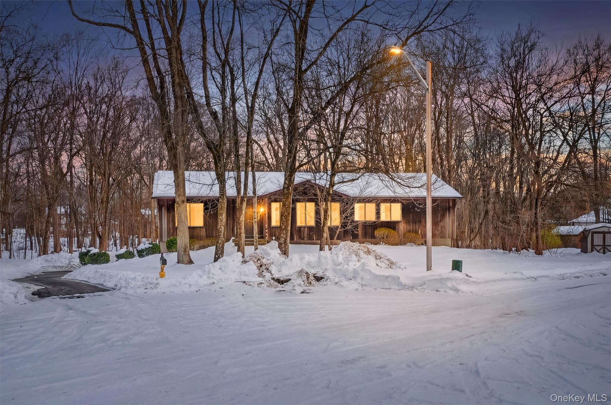 6 Pelham Court, Nanuet, NY 10954