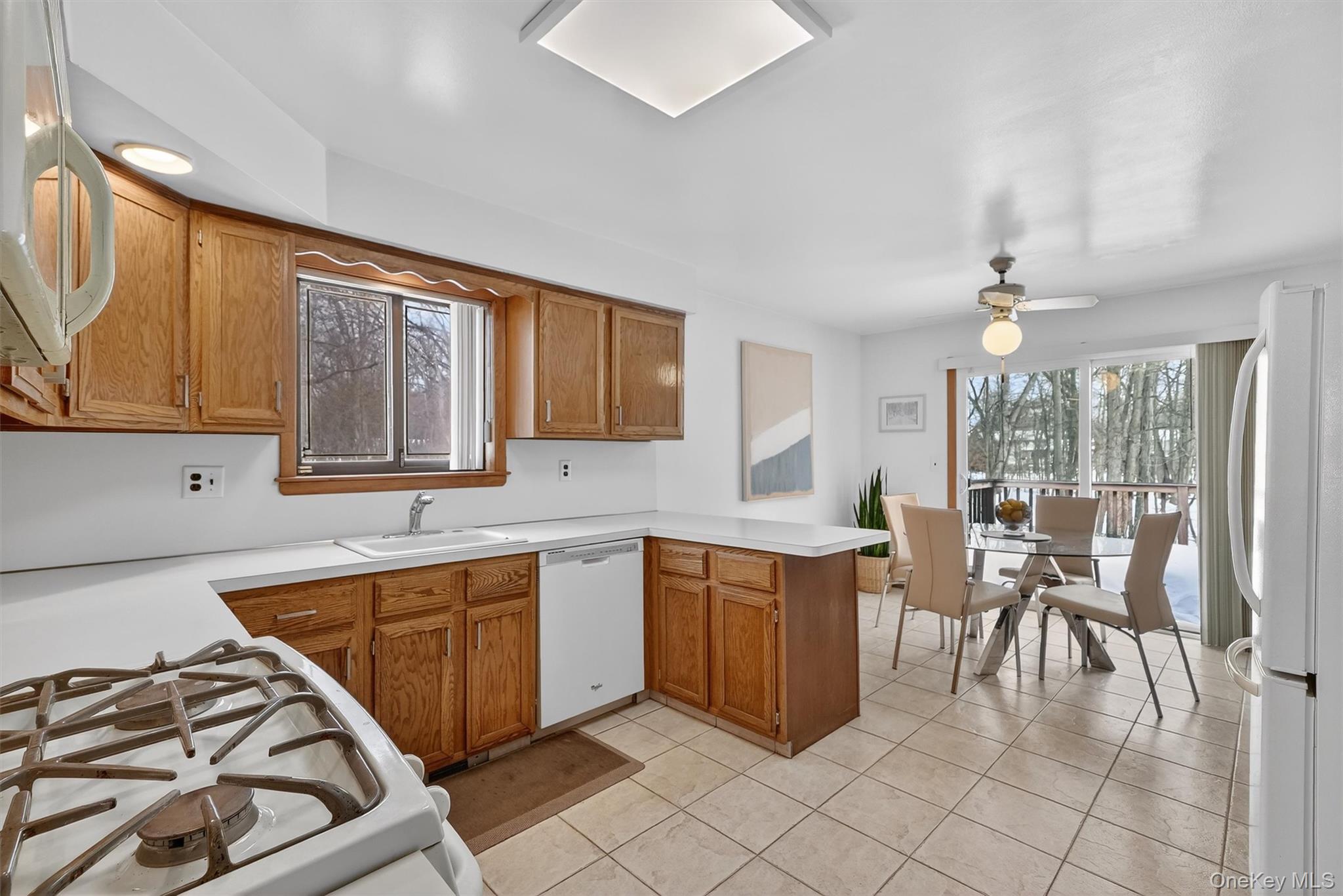 6 Pelham Court, Nanuet, NY 10954