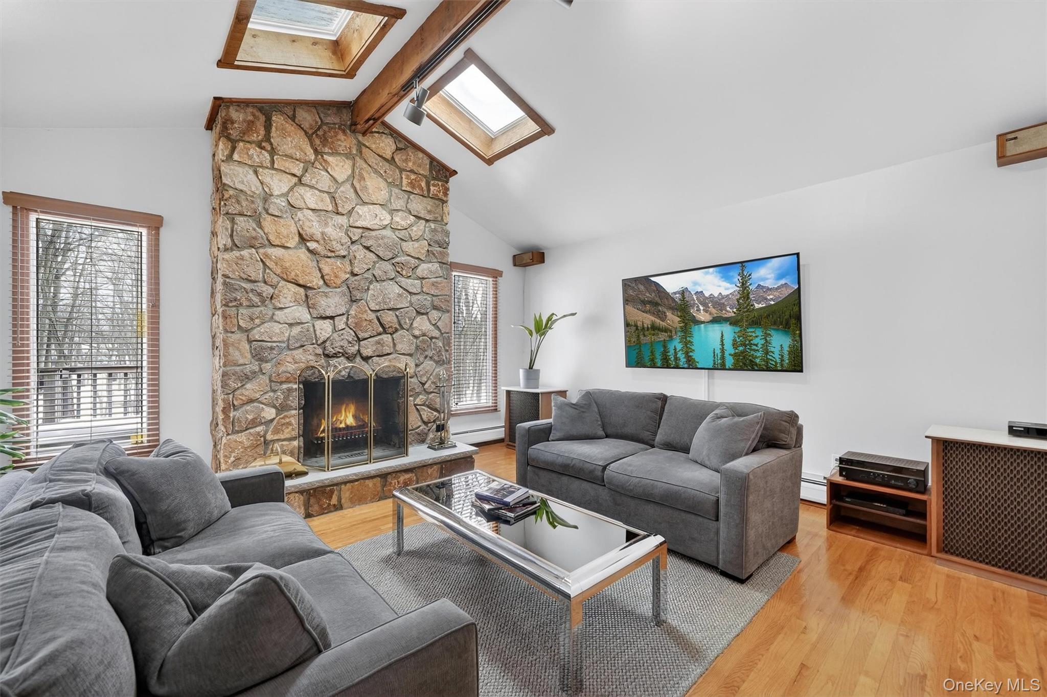 6 Pelham Court, Nanuet, NY 10954