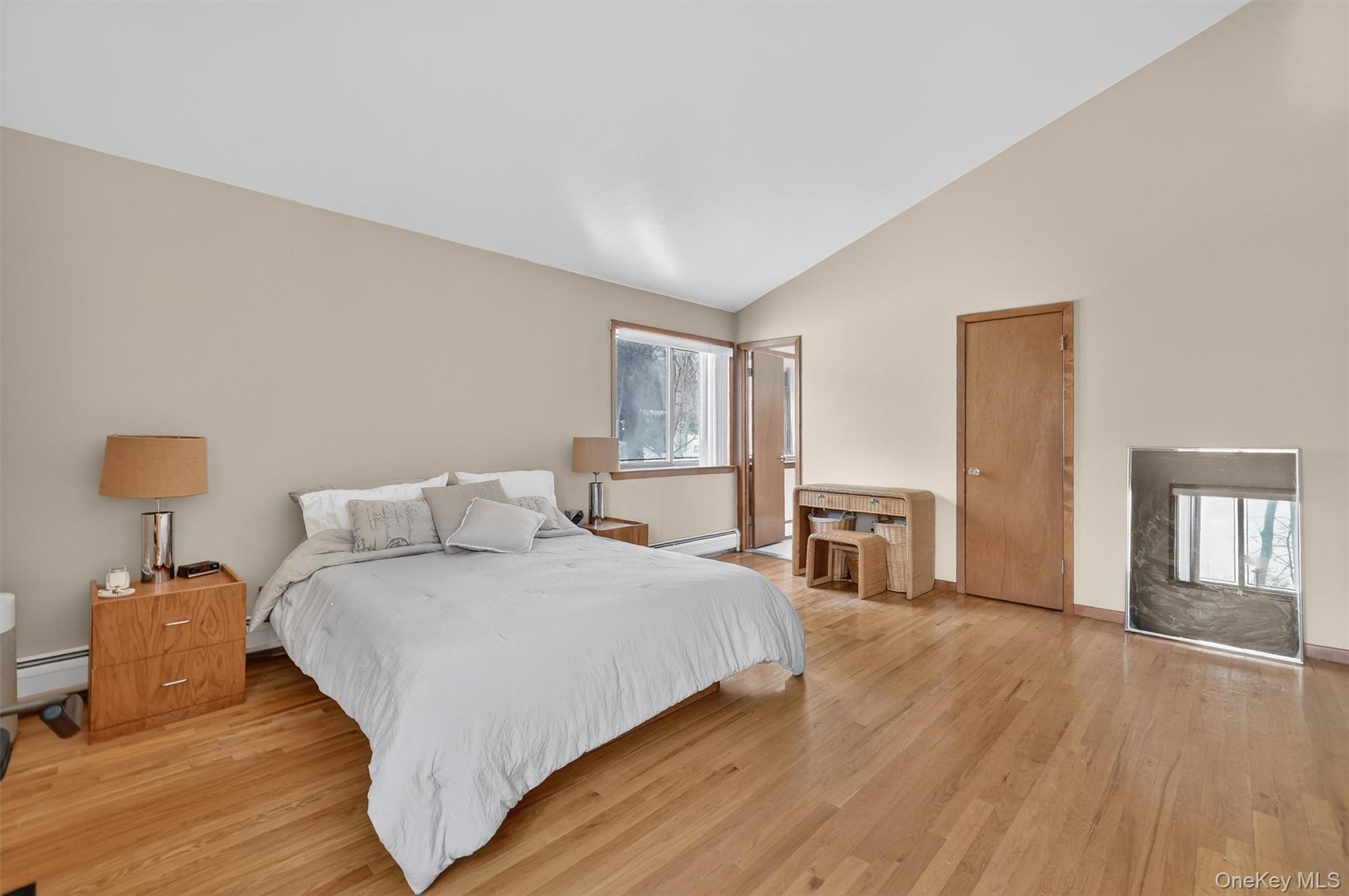 6 Pelham Court, Nanuet, NY 10954