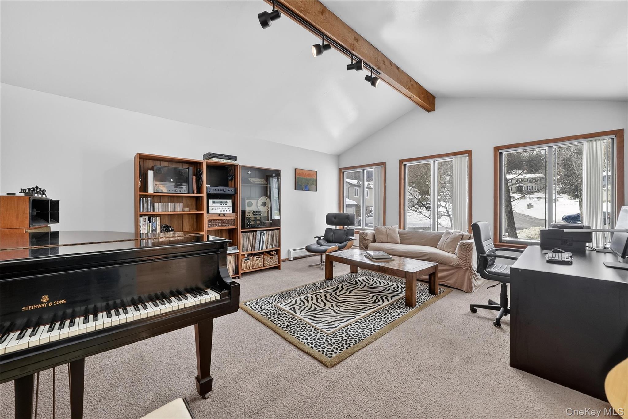 6 Pelham Court, Nanuet, NY 10954