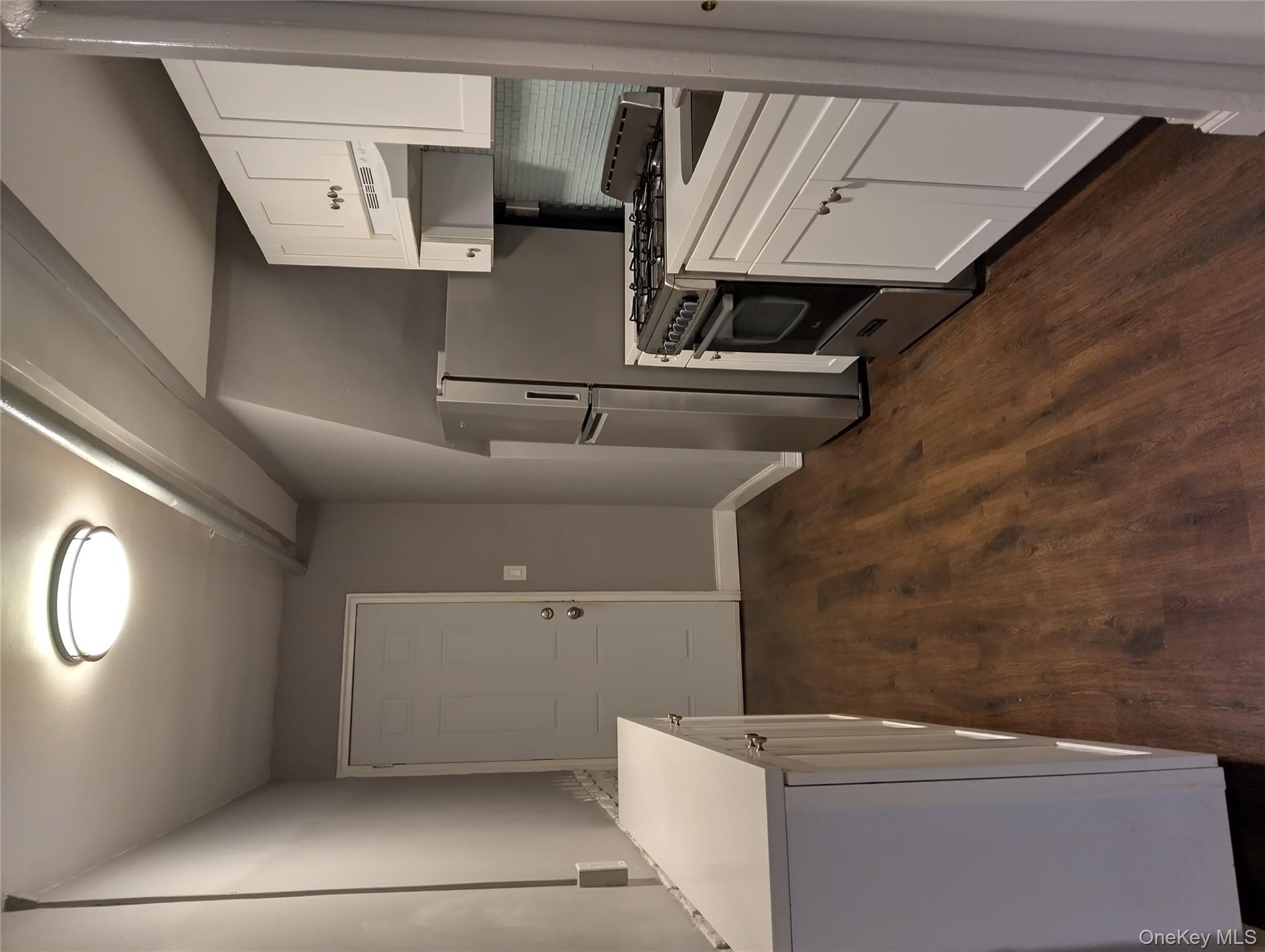 1042 E 233rd Street, Bronx, NY 10466