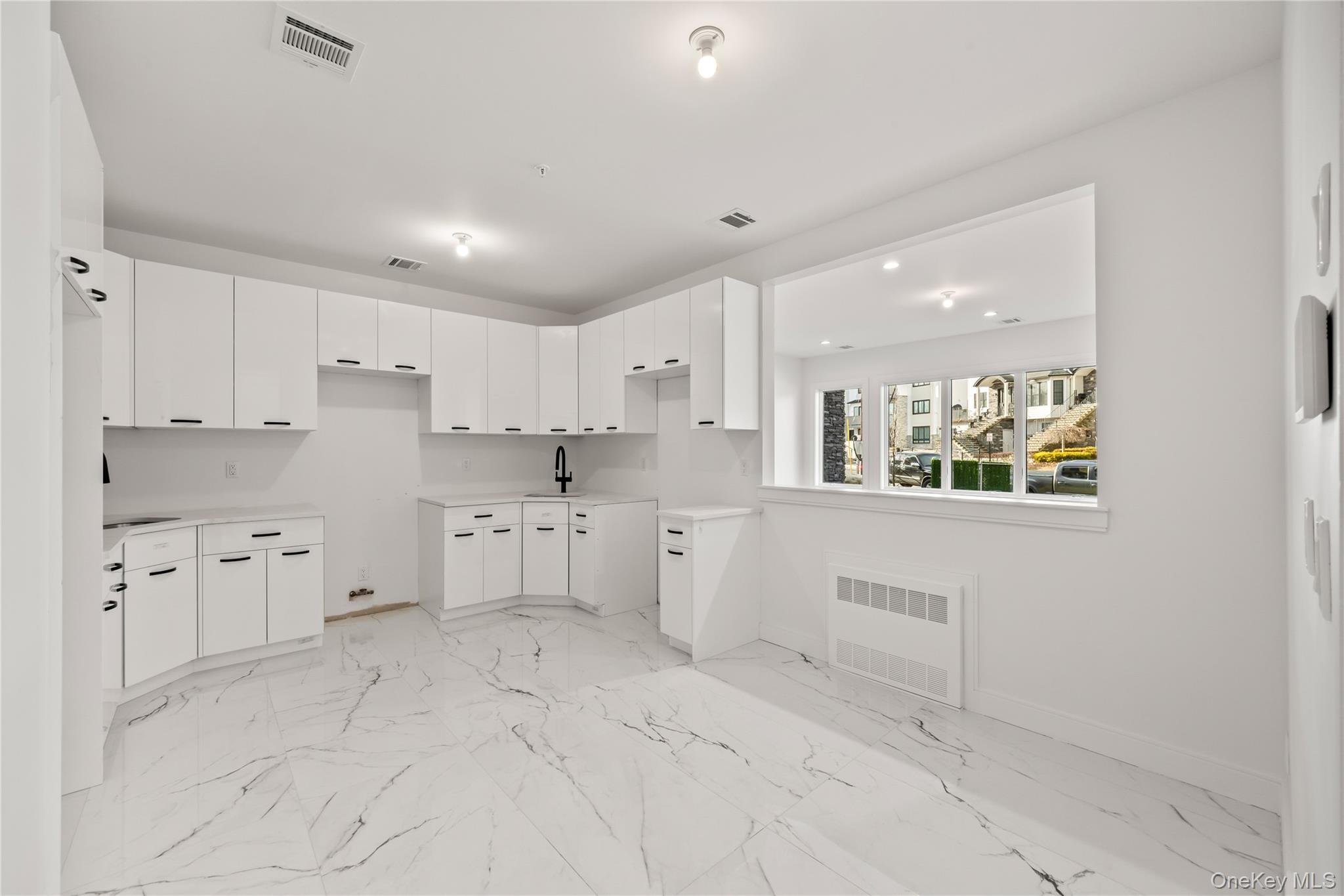 5 Jeffrey Place # 112, Monsey, NY 10952