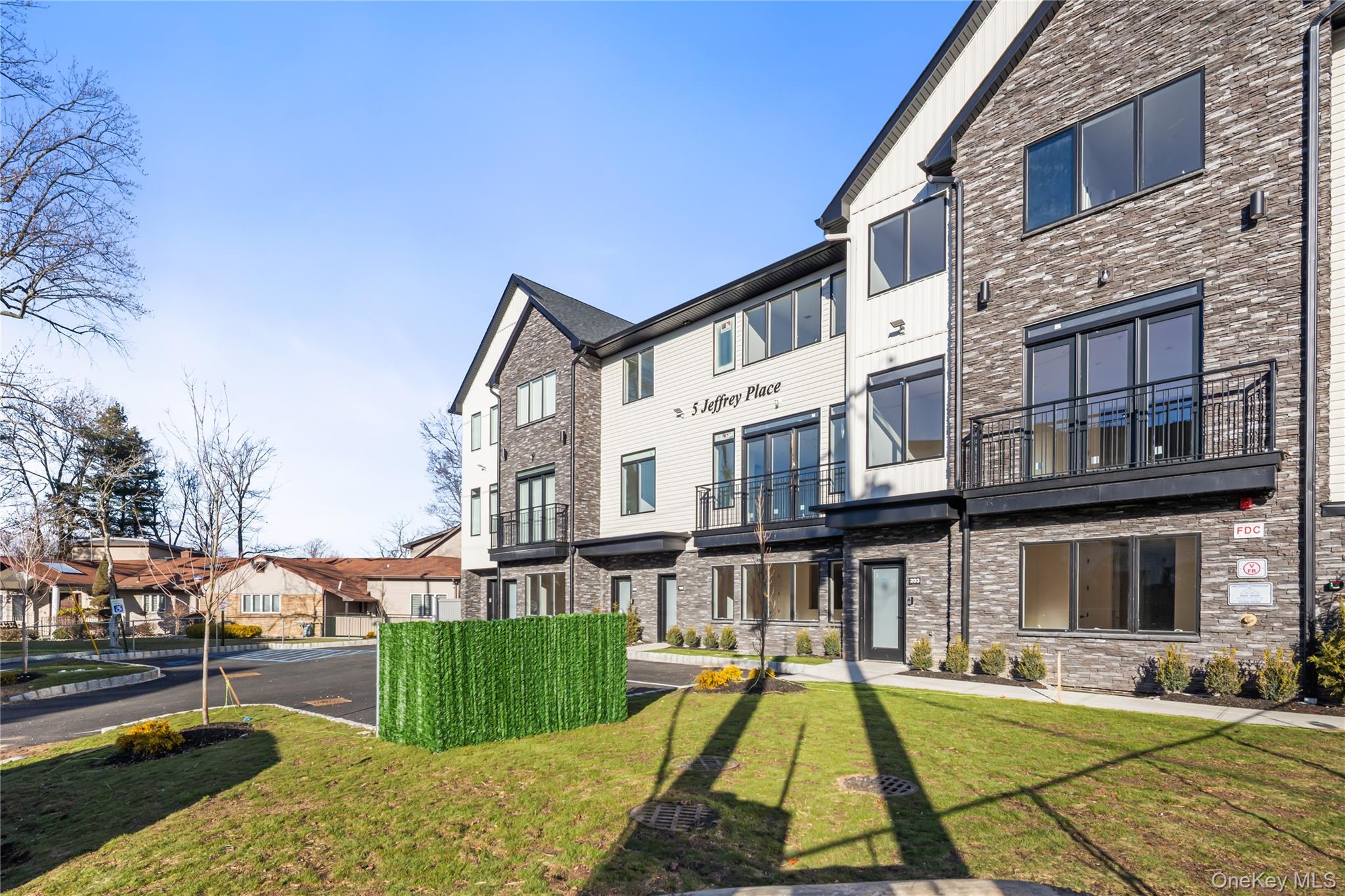 5 Jeffrey Place # 112, Monsey, NY 10952