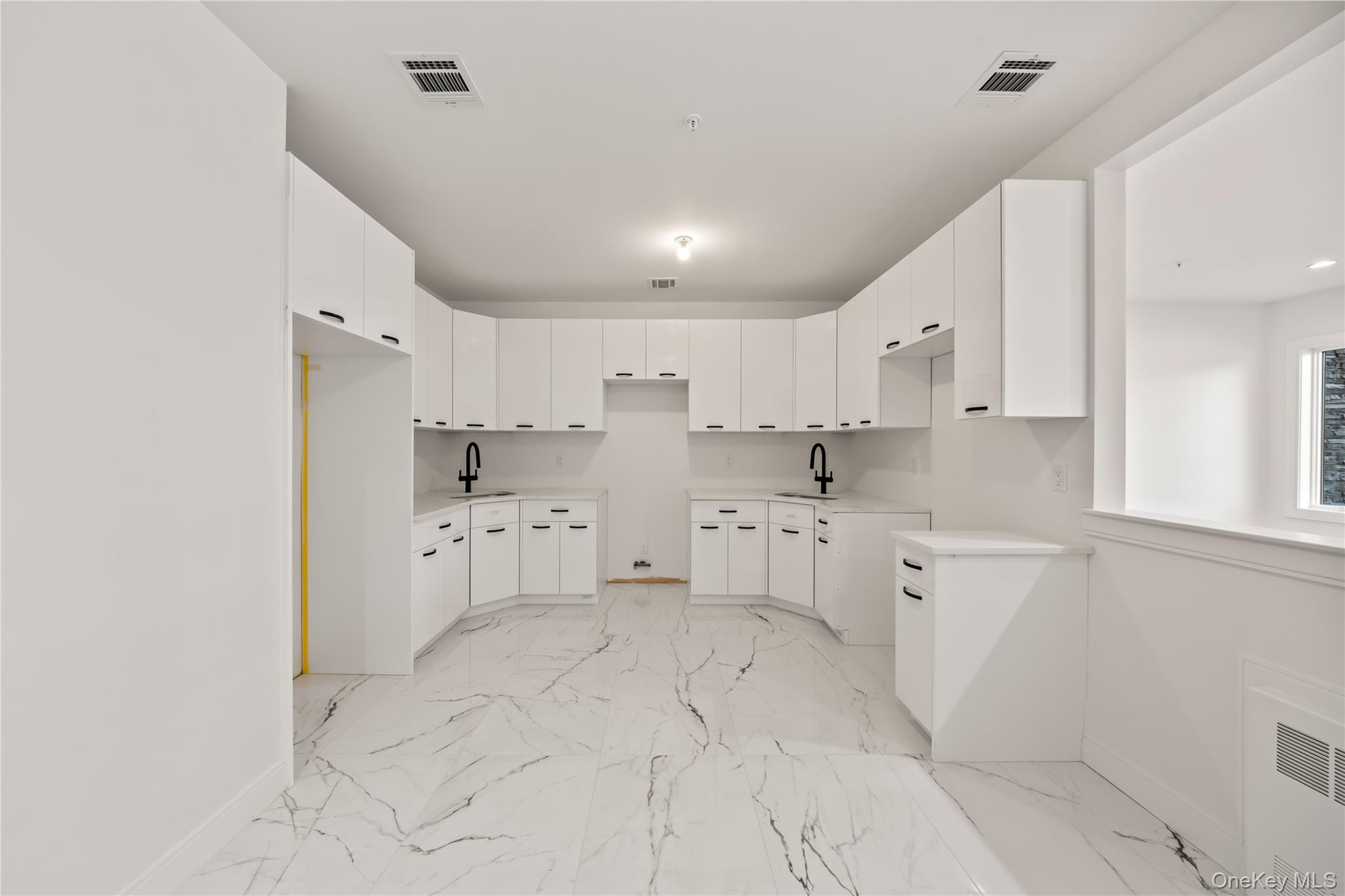 5 Jeffrey Place # 112, Monsey, NY 10952